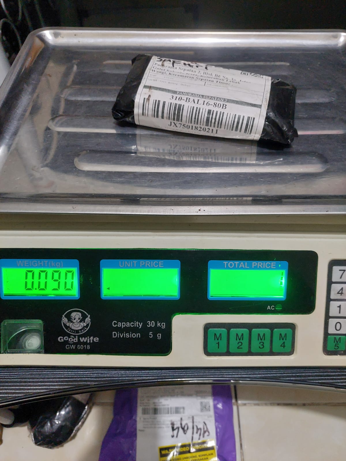 NINDA EKA SAFITRI/1159-0718/BLACK