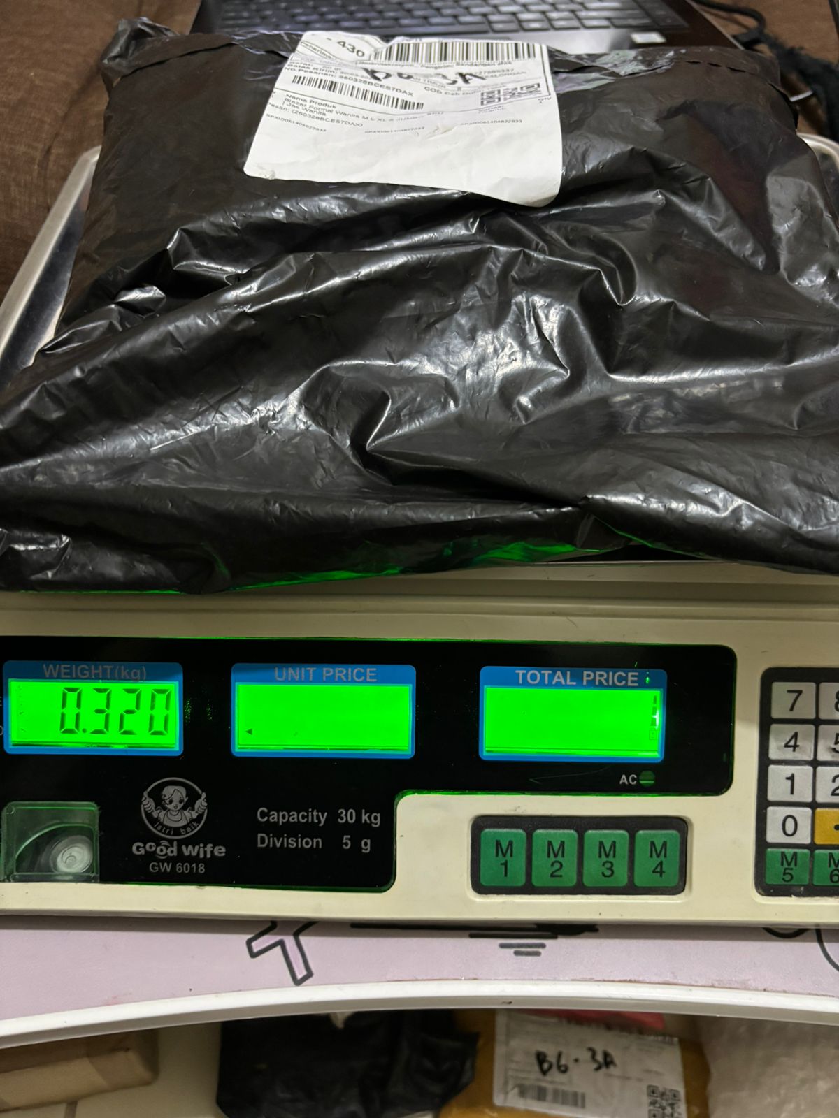 JHUANITAKRSTYNTI_/4348-0833/BLACK