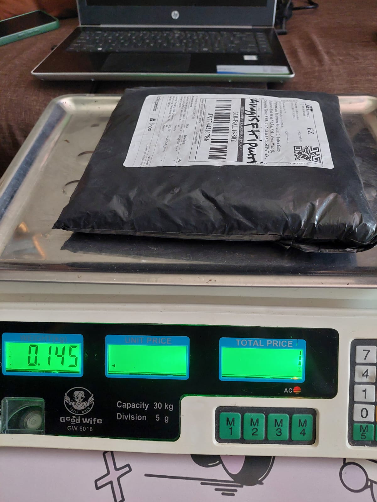 ANGGISAFTRIPUTRI/8189-0849/BLACK