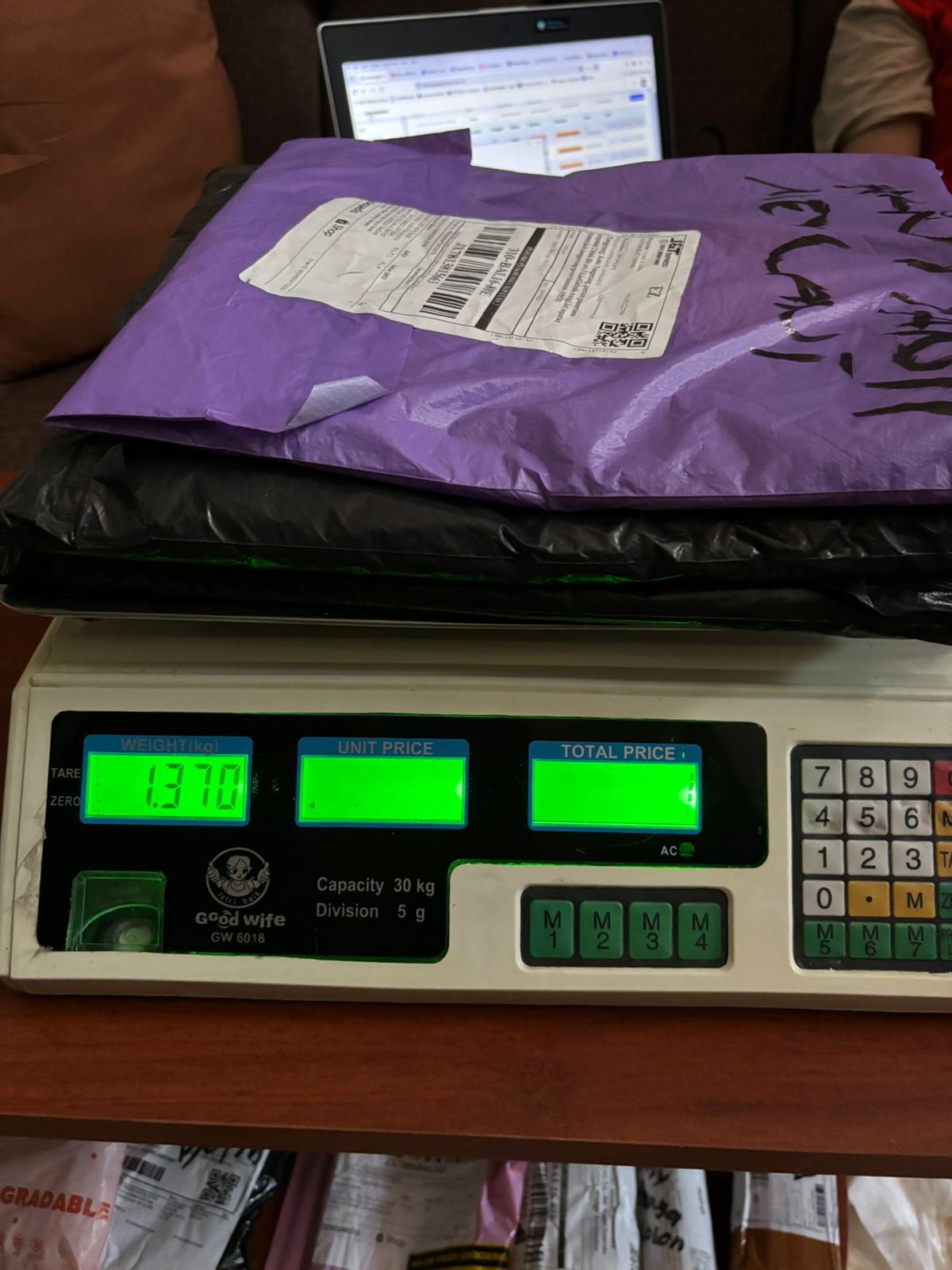 ARNI YANTI MEYLANI/6348-0890/BLACK