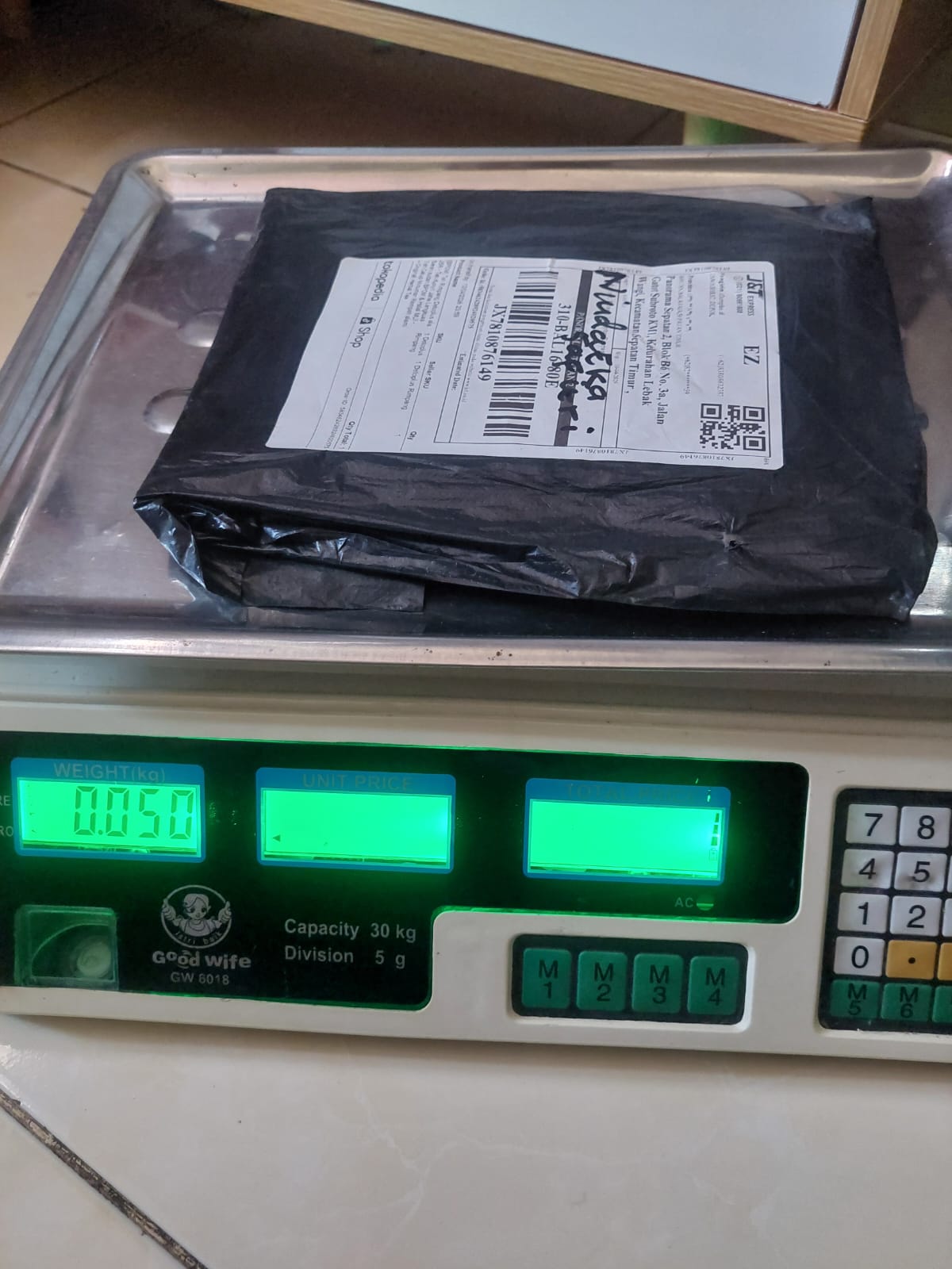 NINDA EKA SAFITRI/1159-0898/BLACK