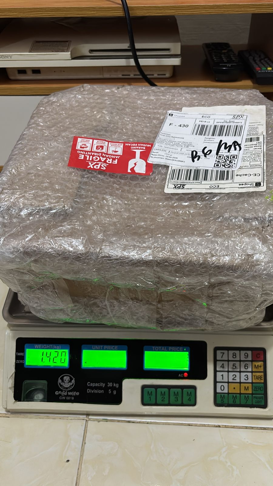 VIVI RAHMAWATI/2713-0915/WHITE