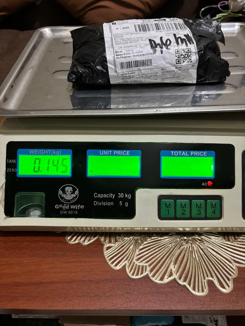 ANGGISAFTRIPUTRI/8189-0929/BLACK