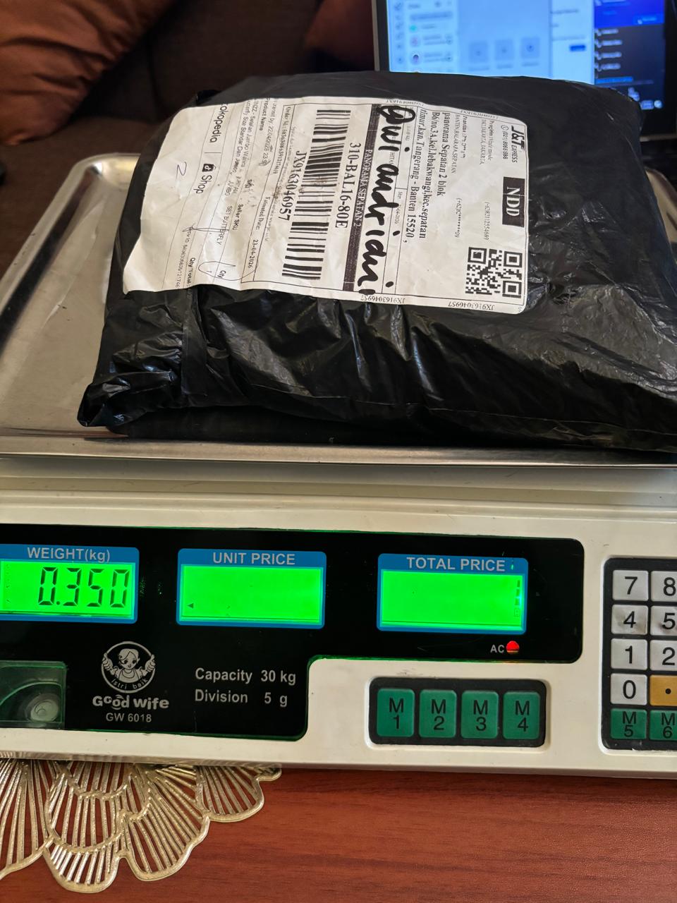 DWI ANDRIANI/5709-0950/BLACK