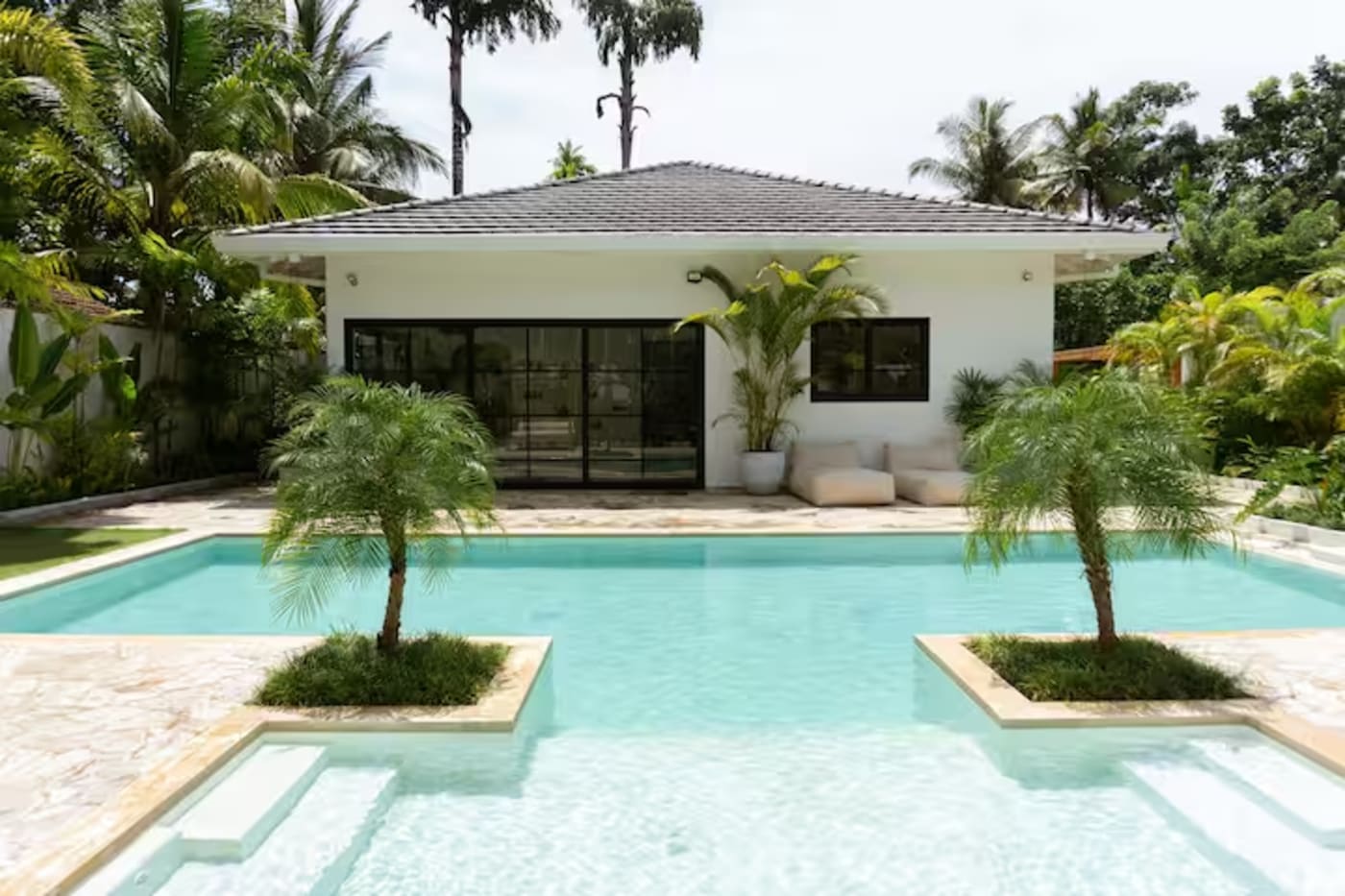 Villa Kalava — private pool with jacuzzi surrounded by tropical greenery in Ahangama