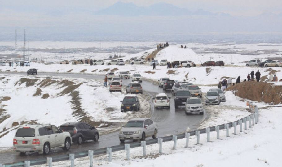 برف نے بالائی علاقوں میں ہر شئے کو جما دیا،نظام زندگی بری طرح متاثر