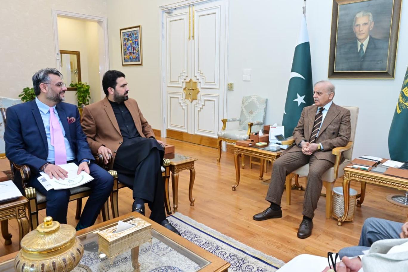 وزیر اعظم شہباز شریف سے وزیراعلیٰ خیبرپختونخواہ کی ملاقات، سیکورٹی سمیت اہم امور پر گفتگو