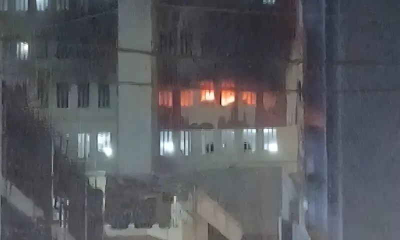 وزیر اعلیٰ کی موبائل مارکیٹ میں آتشزدگی کے بعد فوری کارروائی پر ریسکیو ورکرز کو شاباش