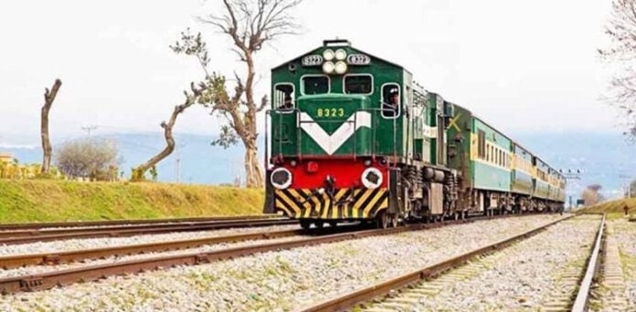 بلوچستان کے کئی علاقوں میں انٹرنیٹ اور ٹرین سروس چوتھے روز بھی معطل