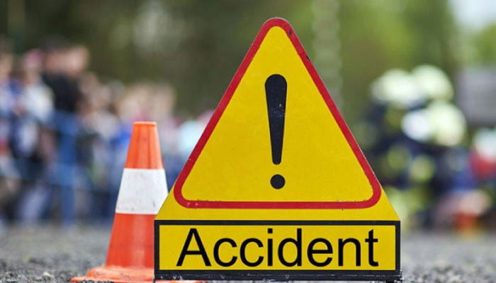 ڈی جی خان:زائرین کی بس حادثے کا شکار ،ڈرائیور جاں بحق ، پانچ مسافر زخمی