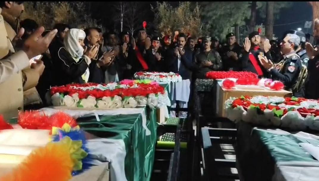 باجوڑ: دہشت گرد حملے میں شہید 4 ابابیل اسکواڈ پولیس اہلکاروں کی نماز جنازہ ادا