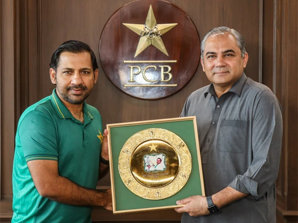 چیئرمین پی سی بی محسن نقوی سے سرفراز احمد کی ملاقات، مستقبل کیلئے نیک خواہشات کا اظہار