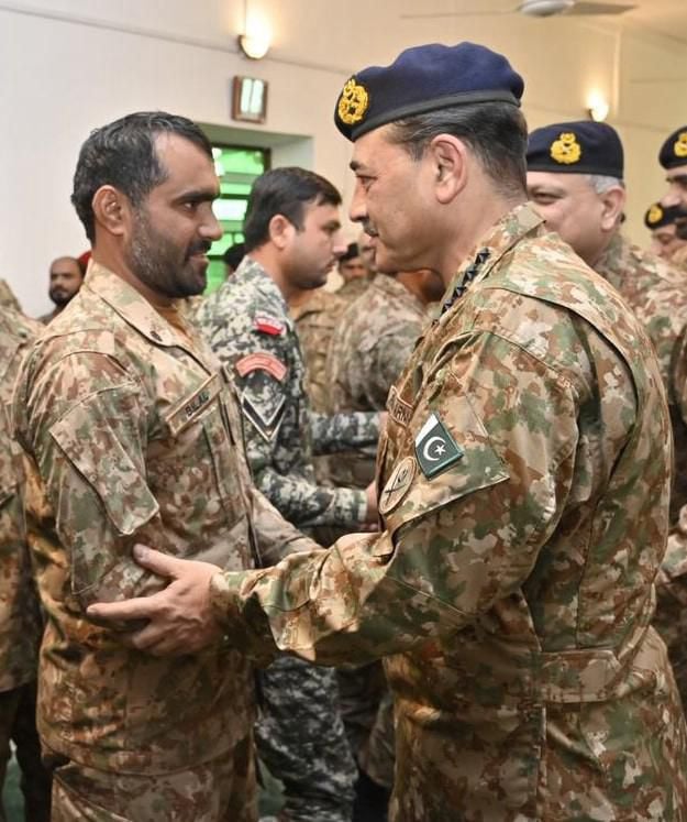 فیلڈ مارشل جنرل سید عاصم منیر کی جوانوں کیساتھ عید، ملکی خود مختاری کے ...