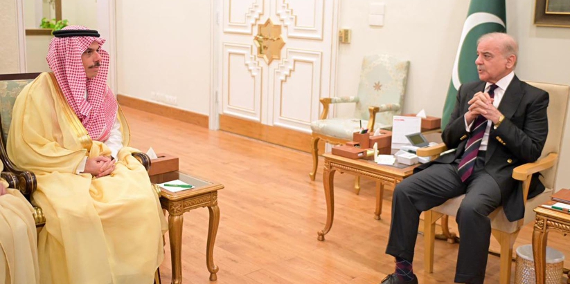 وزیر اعظم سے سعودی وزیر خارجہ کی ملاقات ،خطے میں قیام امن کے حوالے سے گفتگو