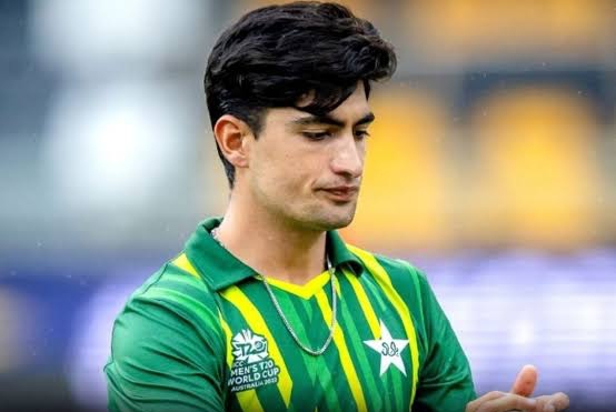 نسیم شاہ پر 2 کروڑ روپے جرمانہ عائد ، سوشل میڈیا ایڈوائزر بھی برطرف