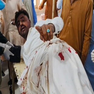 سانگھڑ: نامعلوم افراد کی فائرنگ سے دو معطل پولیس اہلکار سمیت 3 زخمی