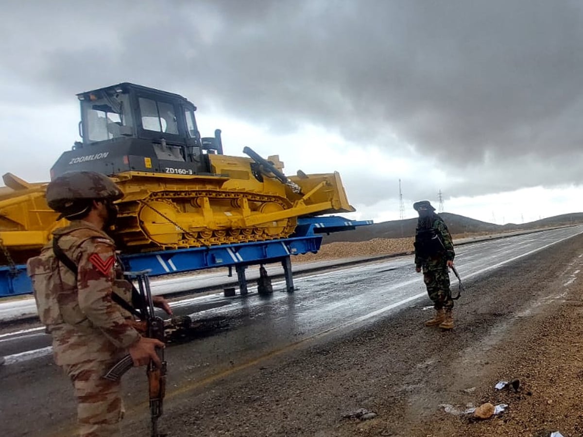 بلوچستان میں پی ڈی ایم اے کی امدادی مشینری پر مسلح افراد کی فائرنگ، خوش قسمتی سے کوئی جانی نقصان نہیں ہوا