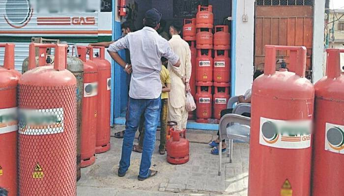 ایل پی جی ملکی تاریخ کی بلند ترین سطح 500 روپے فی کلو میں فروخت، شہریوں کو پریشانی کا سامنا