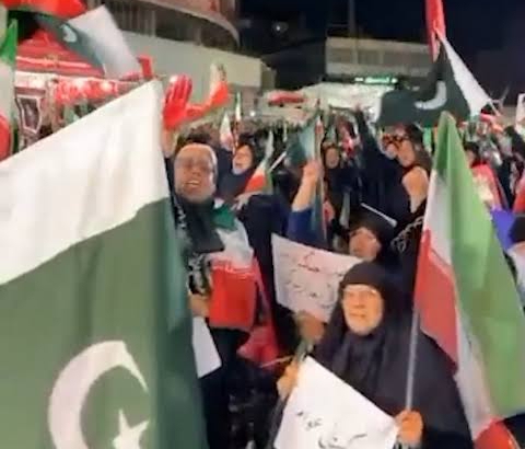 ایران میں جنگ بندی کے بعد جشن کا سماں، شہری پاکستانی پرچم اٹھائے سڑکوں پر نکل آئے