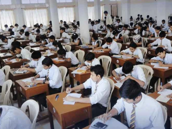 کراچی: نویں اور دسویں جماعت کے سالانہ امتحانات آج 10 اپریل سے شروع ، امتحانی مراکز کے قریب دفعہ 144 نافذ