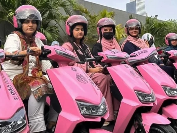 سندھ حکومت کا بڑا اقدام : خواتین کیلئے مزید 1000 پنک ای وی اسکوٹیز خریدنے کا فیصلہ