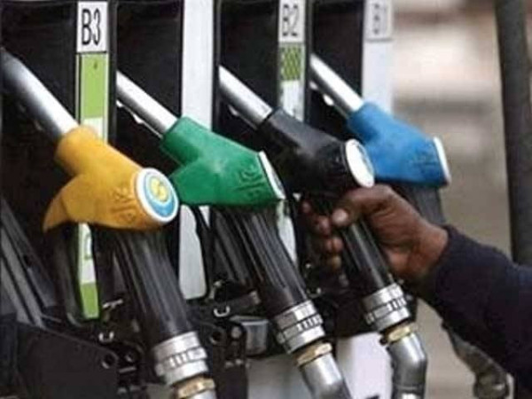 پیٹرول اور ڈیزل دونوں مہنگے، نئی قیمتیں جاری، پیٹرول 414 روپے 78 پیسے فی لیٹر ہوگیا