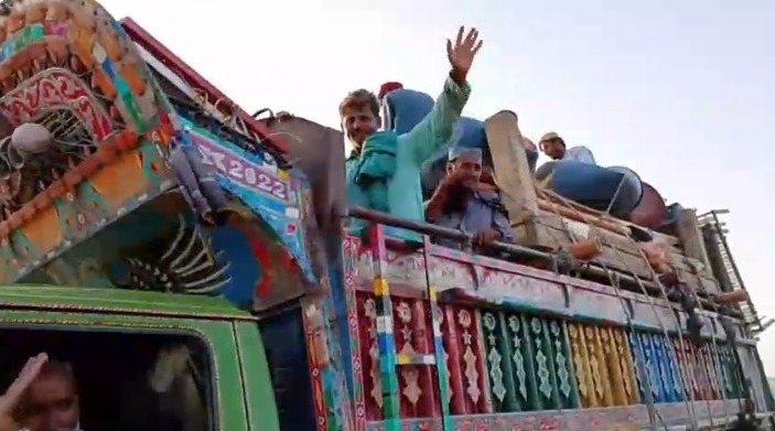 عوام دوست منڈی بیوپاریوں کیلئے خوش قسمتی کی علامت بن گئی، جانور فروخت کرکے واپسی کی تیاری کرلی