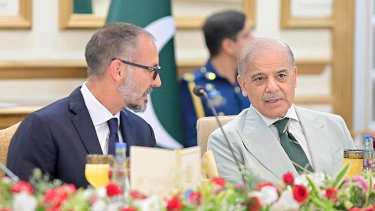 وزیراعظم سے پرنس کریم آغا خان کی ملاقات، کئی شعبوں میں پاکستان کیساتھ تعاون جاری رکھنے کی خواہش کا اظہار