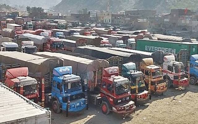 گڈز ٹرانسپورٹرز کا حکومت کے فیصلے کا خیر مقدم، کرایوں میں فوری کمی کا اعلان