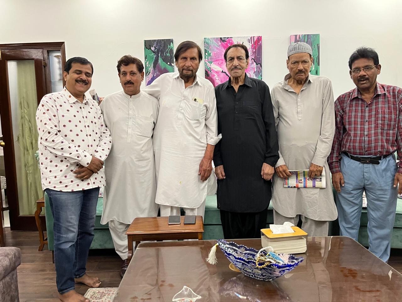 مصطفیٰ قریشی کی رہائش گاہ پر نامور فلمساز آصف خان کے اعزاز میں عشائیے کا اہتمام