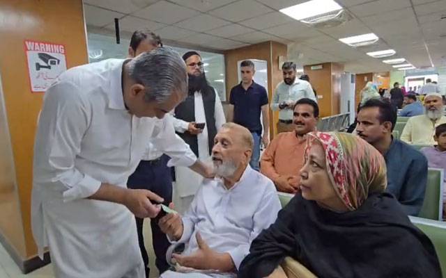 محسن نقوی اچانک نادرا میگا سینٹر صفورا پہنچ گئے ، شہری سہولتوں کا جائزہ لیا