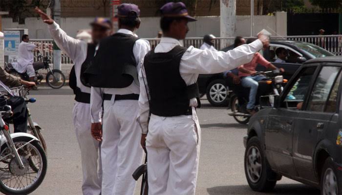 ٹریفک پولیس کا عوام دوست اقدام، روڈ سیفٹی آفیسرز اہم شاہراہوں پر تعینات ہوں گے