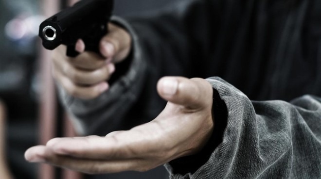 نجی کلینک میں واردات، ڈاکٹر کی جوابی فائرنگ نے ڈاکوؤں کو بھاگنے پر مجبور کر دیا