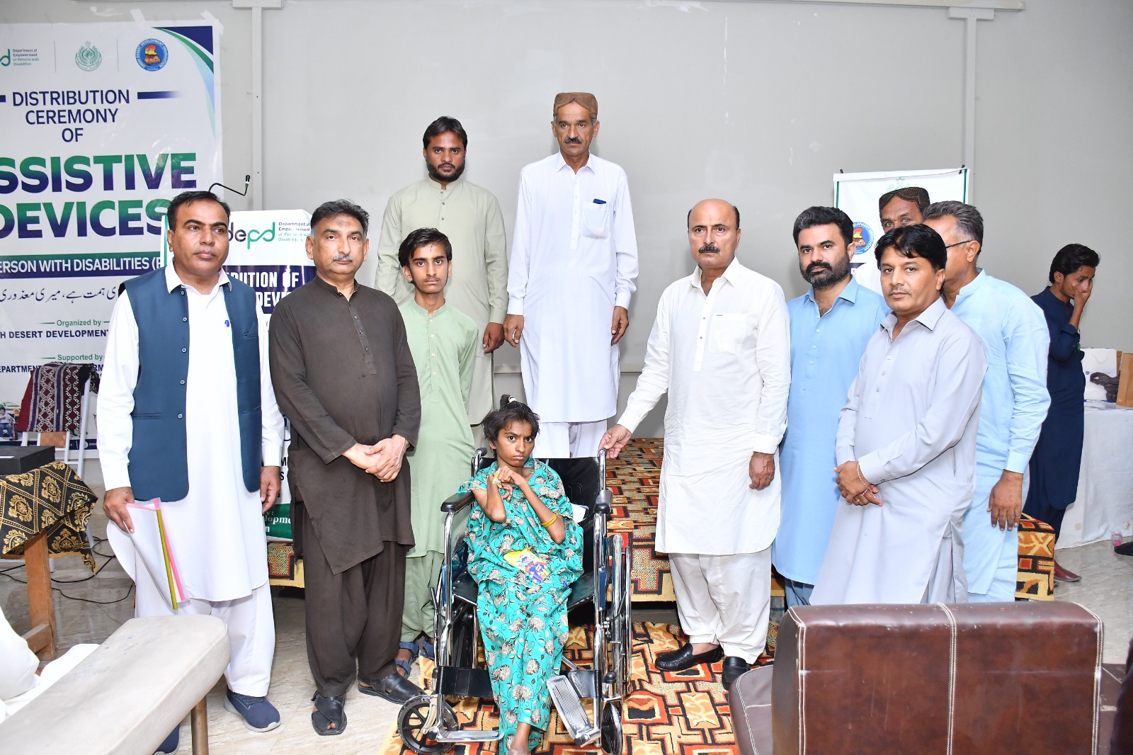 حکومت سندھ اور SDDO کا خصوصی افراد کیلئے مثالی اقدام، وہیل چیئرز اور دیگر آلات تقسیم