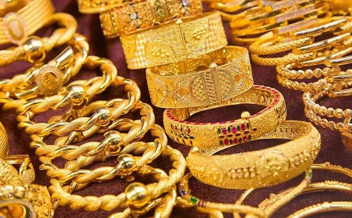 سونے کی قیمتوں میں مسلسل کمی، فی تولہ 4 ہزار 100 روپے سستا