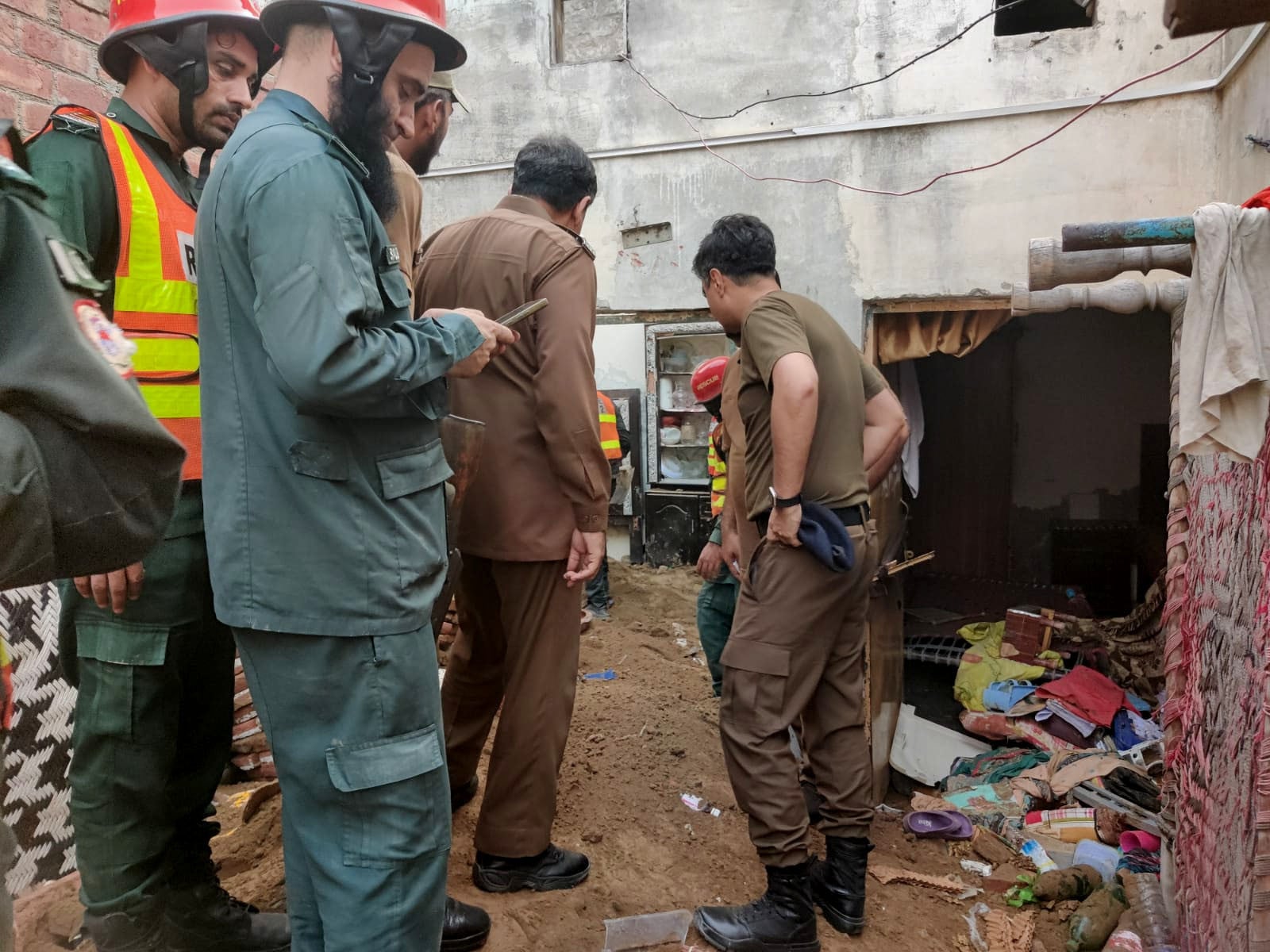 لاہور کاہنہ نو میں المناک حادثہ، ٹیوشن پڑھتے بچوں پر چھت آ گری، 14 بچے زندگی کی بازی ہار گئے
