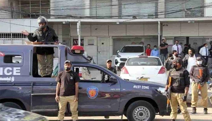 کراچی : غیر قانونی افغان باشندوں کیخلاف کریک ڈاؤن، 38 افراد گرفتار ، افغان کیمپ منتقل