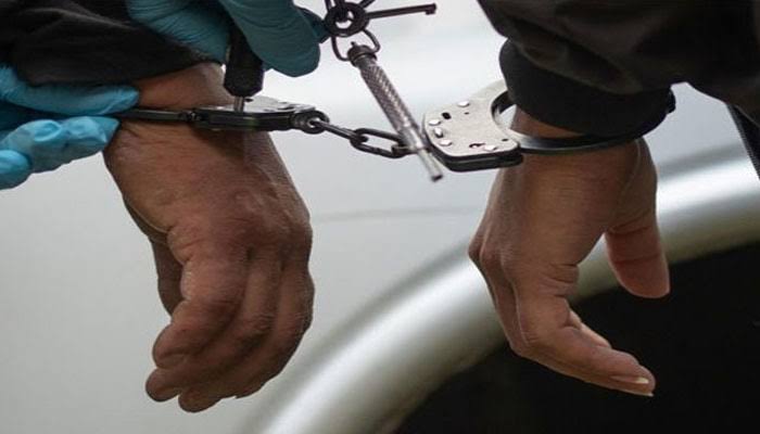 حاجی مرید گوٹھ گلبہار میں پولیس کی کارروائی، اسلحہ اور موٹرسائیکل برآمد ، دو ملزمان گرفتار