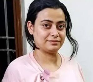 کراچی میں منشیات فروش نیٹ ورک کو دھچکا، کوکین گینگ کی مبینہ سربراہ کا بھائی گرفتار