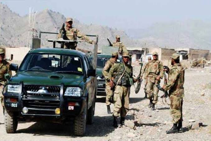 خیبرپختونخوا میں دہشت گردوں کے خلاف کارروائیاں تیز، متعدد خوارج ہلاک، ٹھکانے تباہ