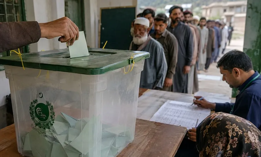 آزاد کشمیر انتخابات: مسلم لیگ ن سب سے آگے، بڑے بڑے سیاسی برج بھی الٹ گئے