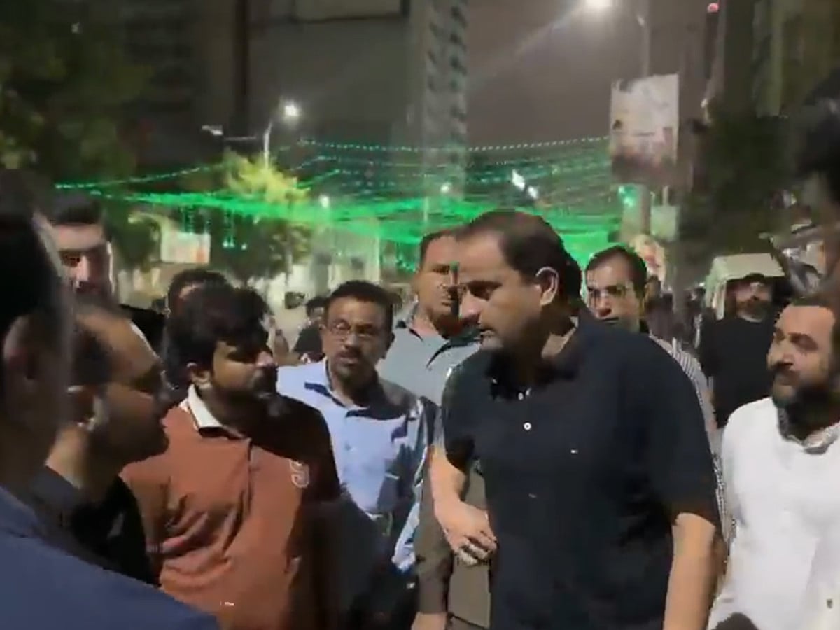 میئر کراچی کا رات گئے شہر کے مختلف علاقوں کا دورہ، ترقیاتی کاموں کا جائزہ لیا
