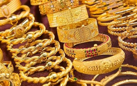 سونے کی قیمت میں مسلسل دوسرے روز بڑا اضافہ، فی تولہ 4 لاکھ 77 ہزار 136 روپے کا ہوگیا