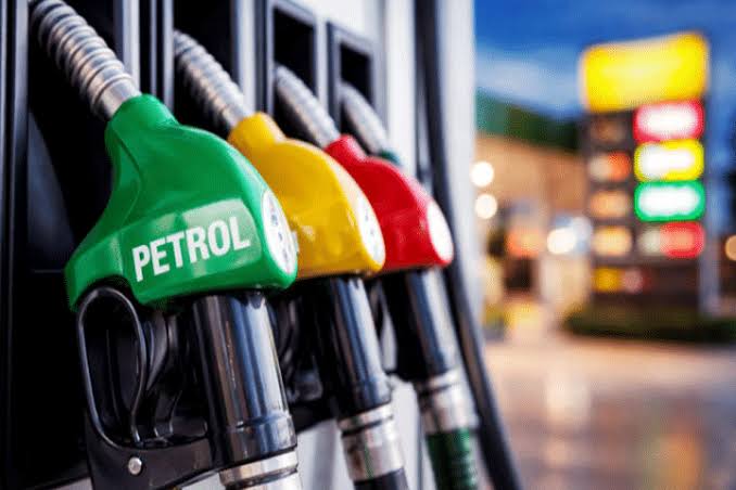 25 اگست کیلئے پیٹرول اور ڈیزل کی قیمتوں میں اضافہ، نئی قیمتوں کا نوٹیفکیشن جاری 