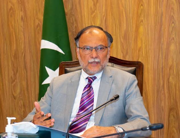 چین اپنی قوم کو بدل سکتا ہے تو پاکستان بھی ترقی اور تبدیلی کی منزل حاصل کرسکتا ہے، احسن اقبال