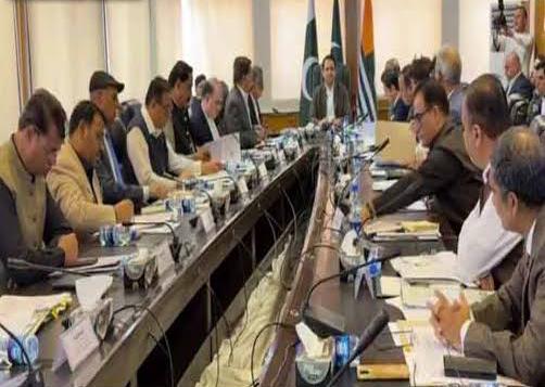 آزاد کشمیر کابینہ کا پہلا اجلاس، تعلیمی پیکیج کے جائزے کیلئے 3 رکنی کمیٹی قائم