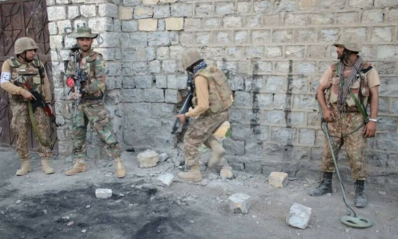 بلوچستان: سیکورٹی فورسز کے آپریشنز میں 33 دہشتگرد ہلاک، اسلحہ و دھماکہ خیز مواد برآمد 