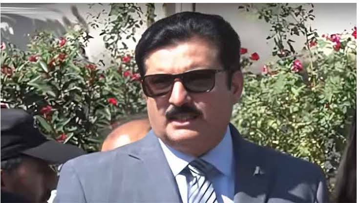 کرک میں 2 پولیس اہلکار شہید، گورنر کے پی کی صوبائی حکومت پر تنقید
