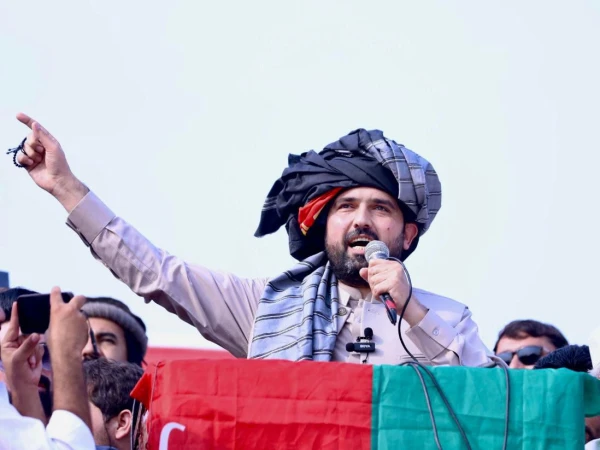 پی ٹی آئی لانگ مارچ سے سہیل آفریدی کا خطاب، سیاسی مخالفین پر تنقید