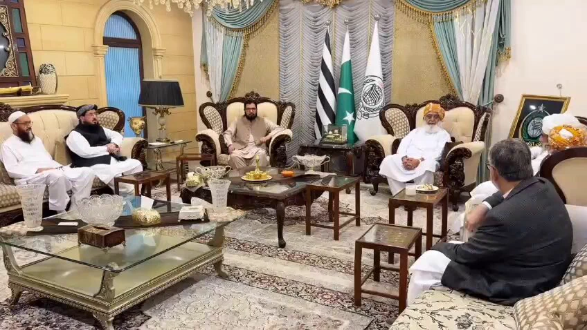ملکی سیاسی صورت حال پر جے یو آئی متحرک، مذاکرات کے تمام پہلوؤں کا جائزہ